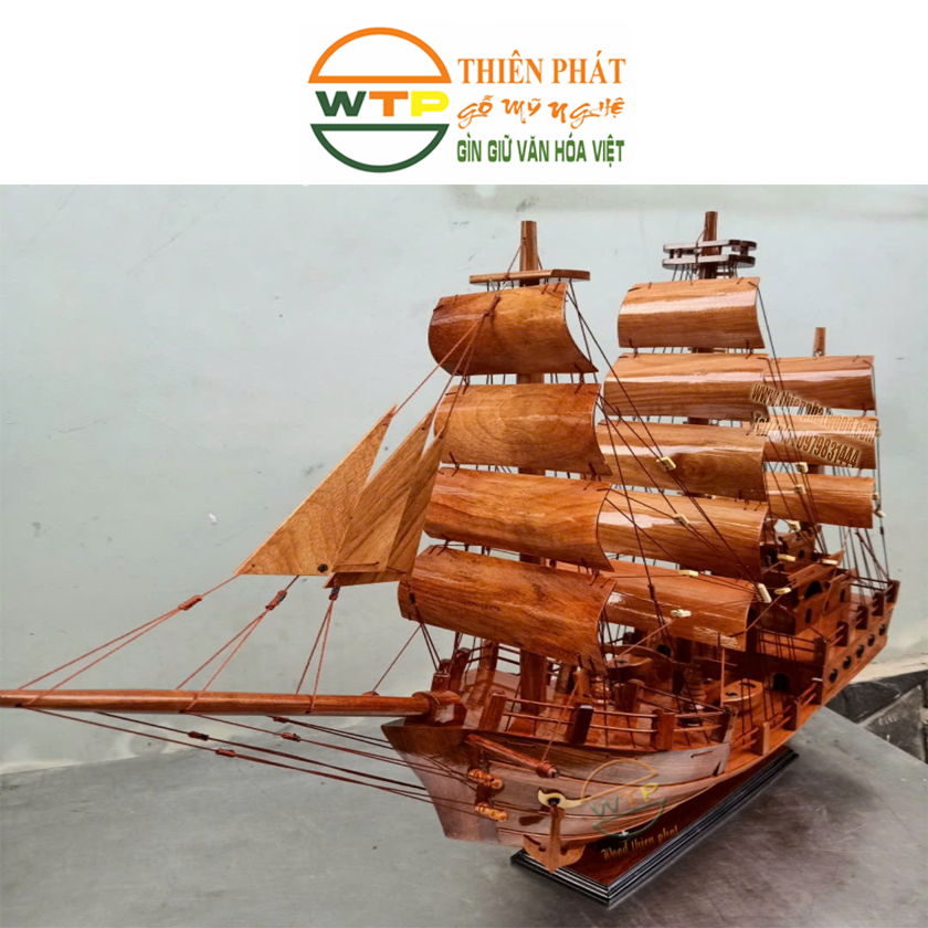 Thuyền buôn Thái Lan được chế tác thủ công từ gỗ gõ tự nhiên